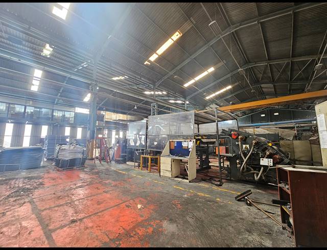 9,058M² WAREHOUSE FOR SALE IN TUNNEY